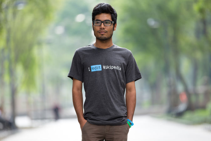 Nahid Sultan 'I edit Wikipedia' box t-shirt 07-2015.jpg