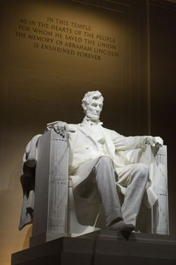 Lincoln Monument Statue.jpg